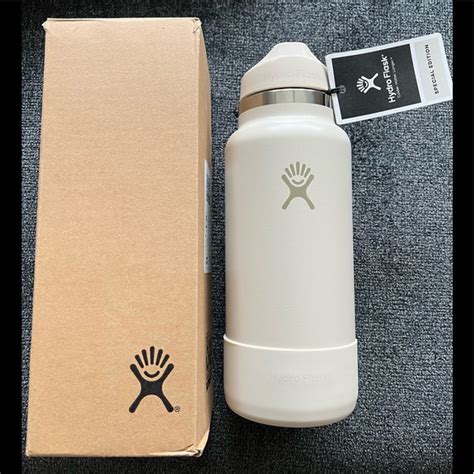 The brand became popular during mid-to-late 2019 and early 2020. . Nordstrom hydroflask sandalwood
